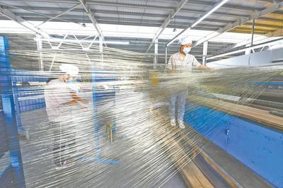 襄陽(yáng) 把巖石織成布，新材料技術(shù)引領(lǐng)產(chǎn)業(yè)變革